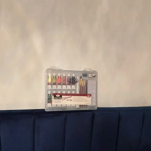 Watercolor art set, brand new never opened great gift! - Picture 3 of 4